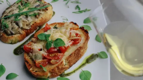 Bruschettas con tomate y aceite de oliva